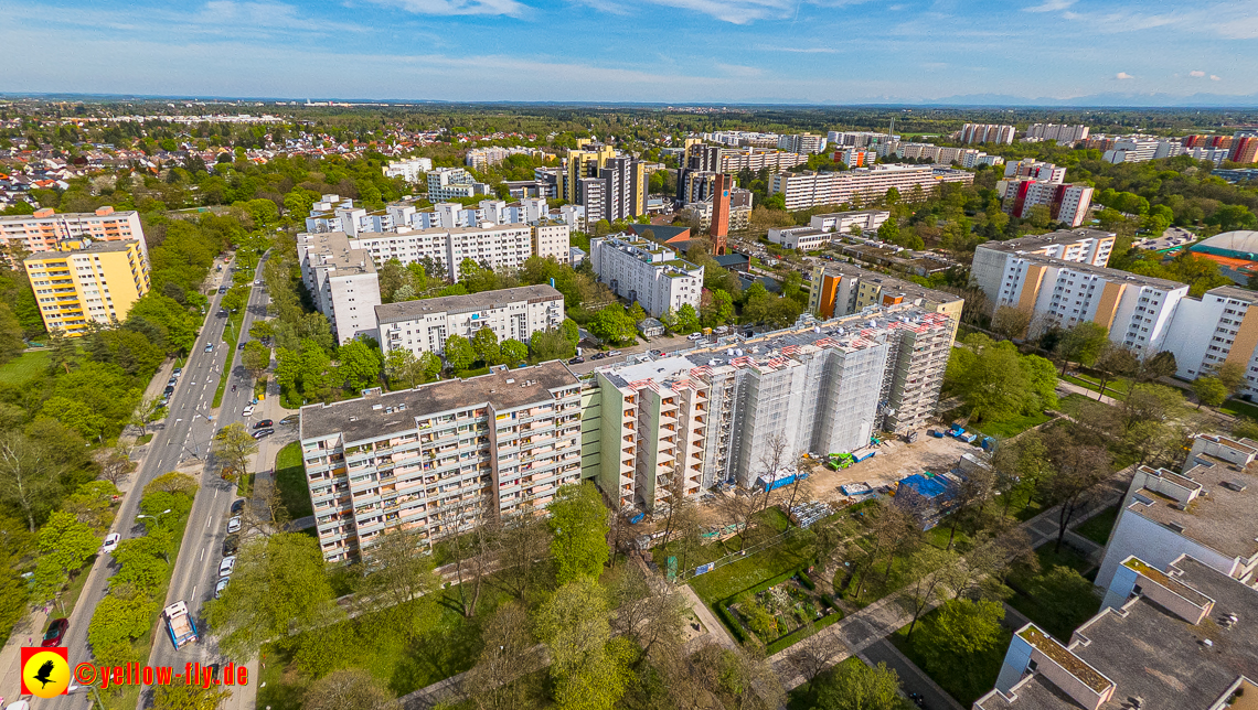 04.05.2023 - Luftbilder von der Fassadensanierung an der Kurt-Eisner-Straße in Neuperlach